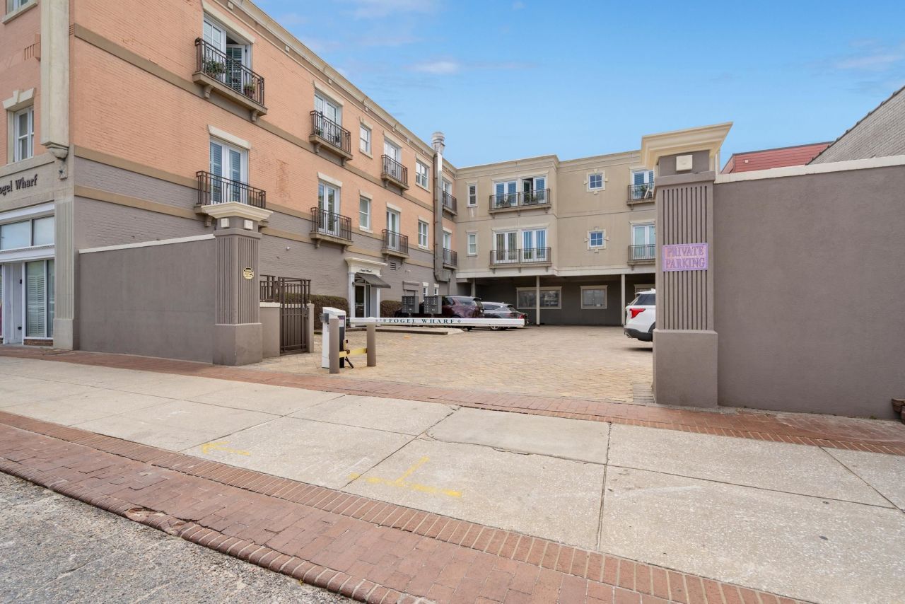 815 Front St. Photo 9