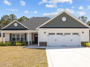 471 Pebble Shore Drive , Sneads Ferry, NC 28460