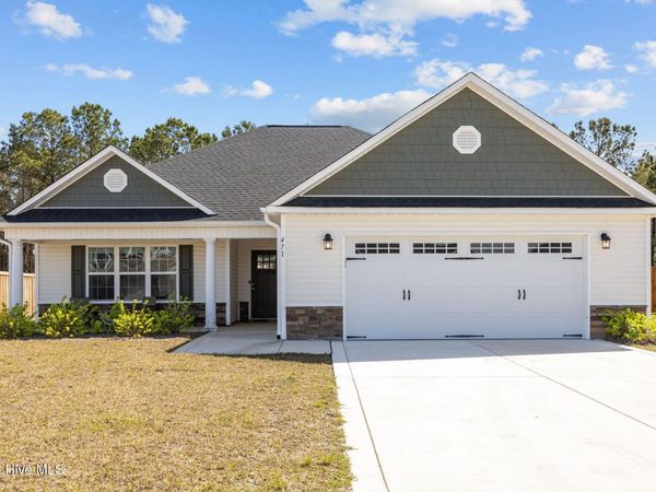 471 Pebble Shore Drive, Sneads Ferry, NC 28460