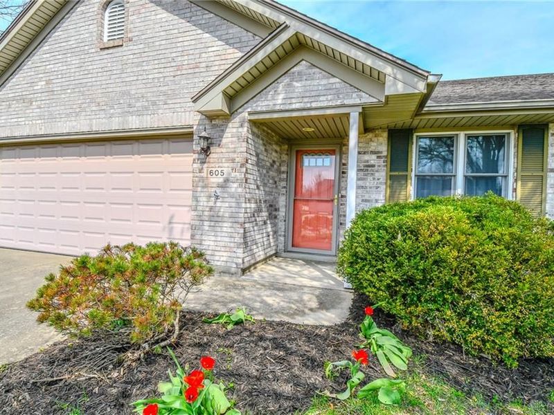 605 Rubythroat Lane, Englewood, OH 45315 Photo 2