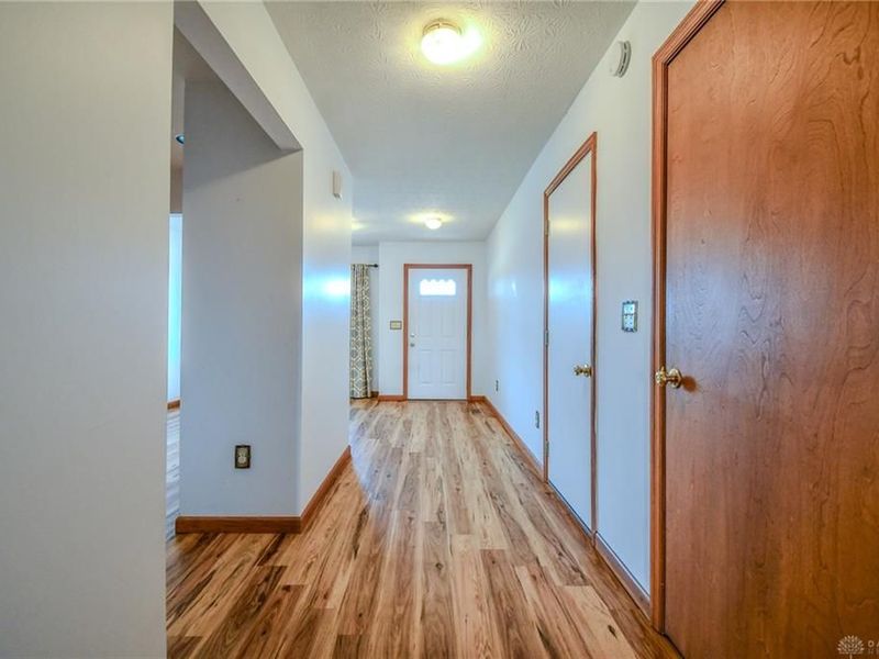 605 Rubythroat Lane, Englewood, OH 45315 Photo 3