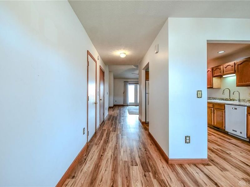 605 Rubythroat Lane, Englewood, OH 45315 Photo 4