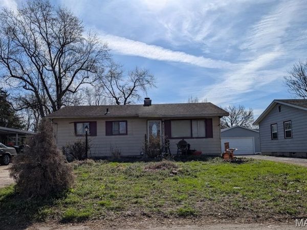 743 Saint Nicholas Drive , Cahokia, IL 62206