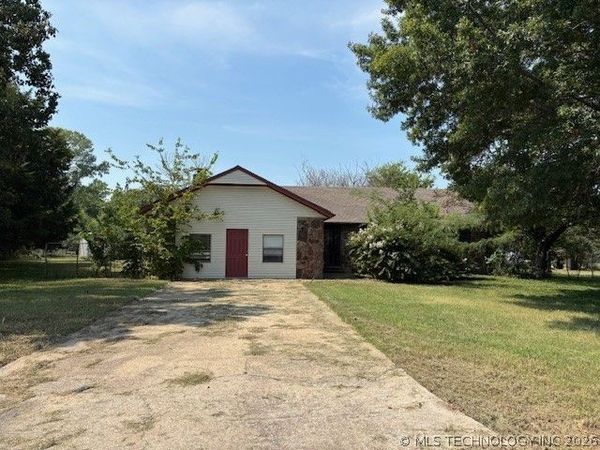 196 Elm Drive , Pryor, OK 74361