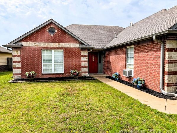 8114 Forrest Glenn Road, Claremore, OK 74019