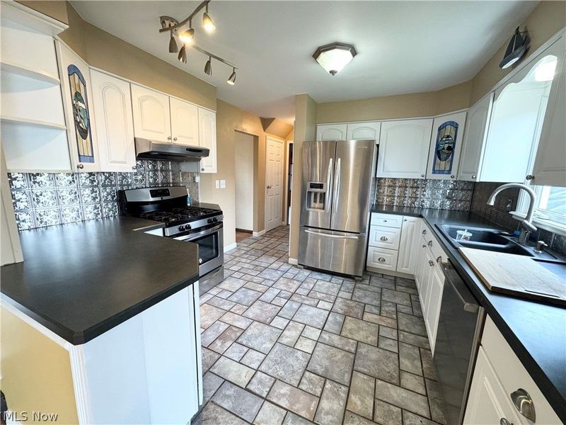 1945 Farmdale Avenue , Mineral Ridge, OH 44440 Photo 7