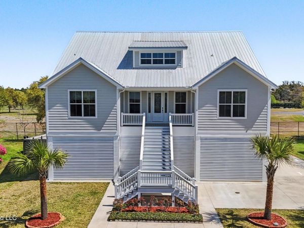 6 Sherman Avenue, Pass Christian, MS 39571