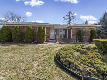 4786 Lucerne Drive, Sterling Heights, MI 48310