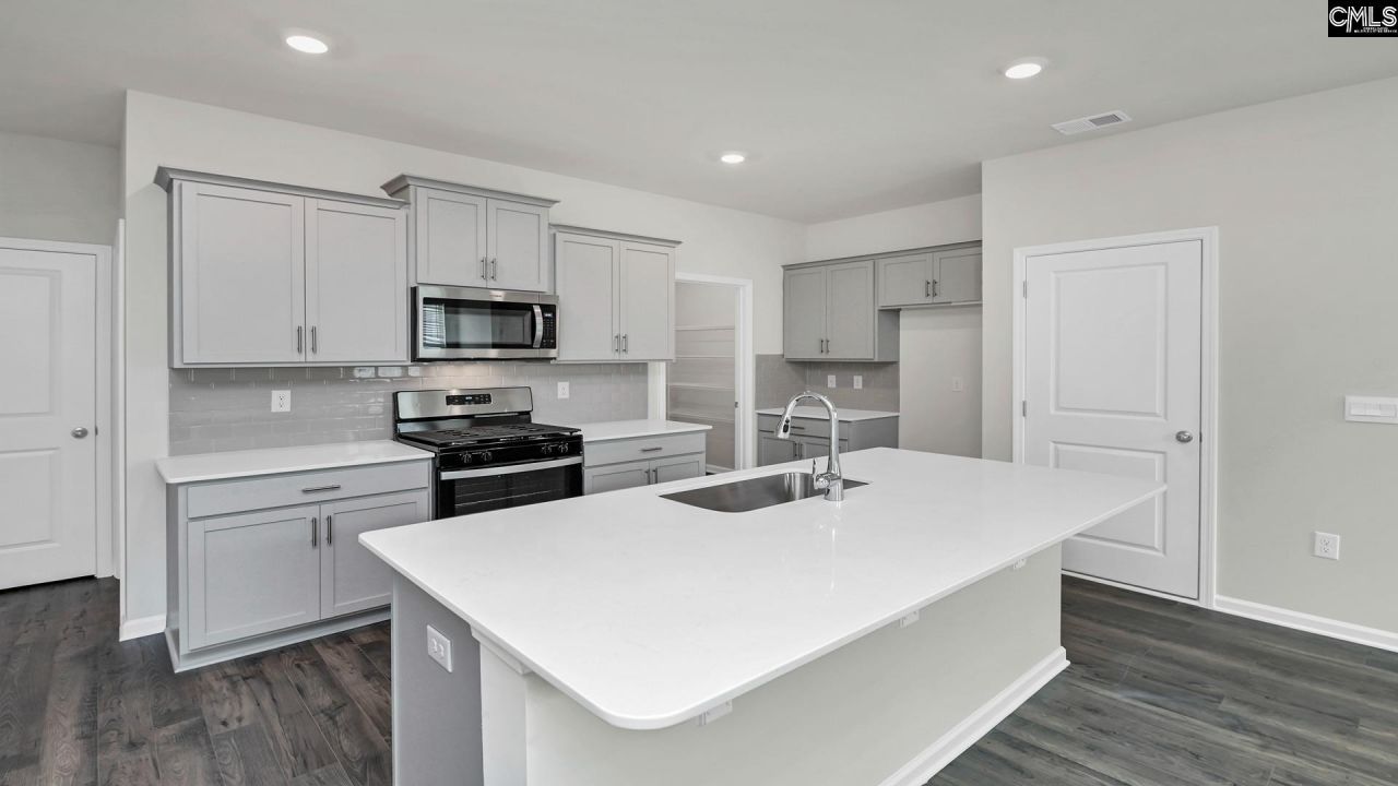 659 Glacier Road  Photo 4