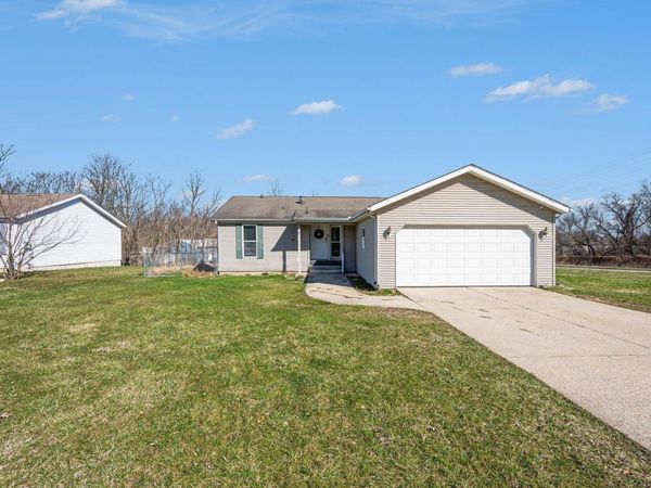 4 N New Moon Terrace, Springfield, MI 49037