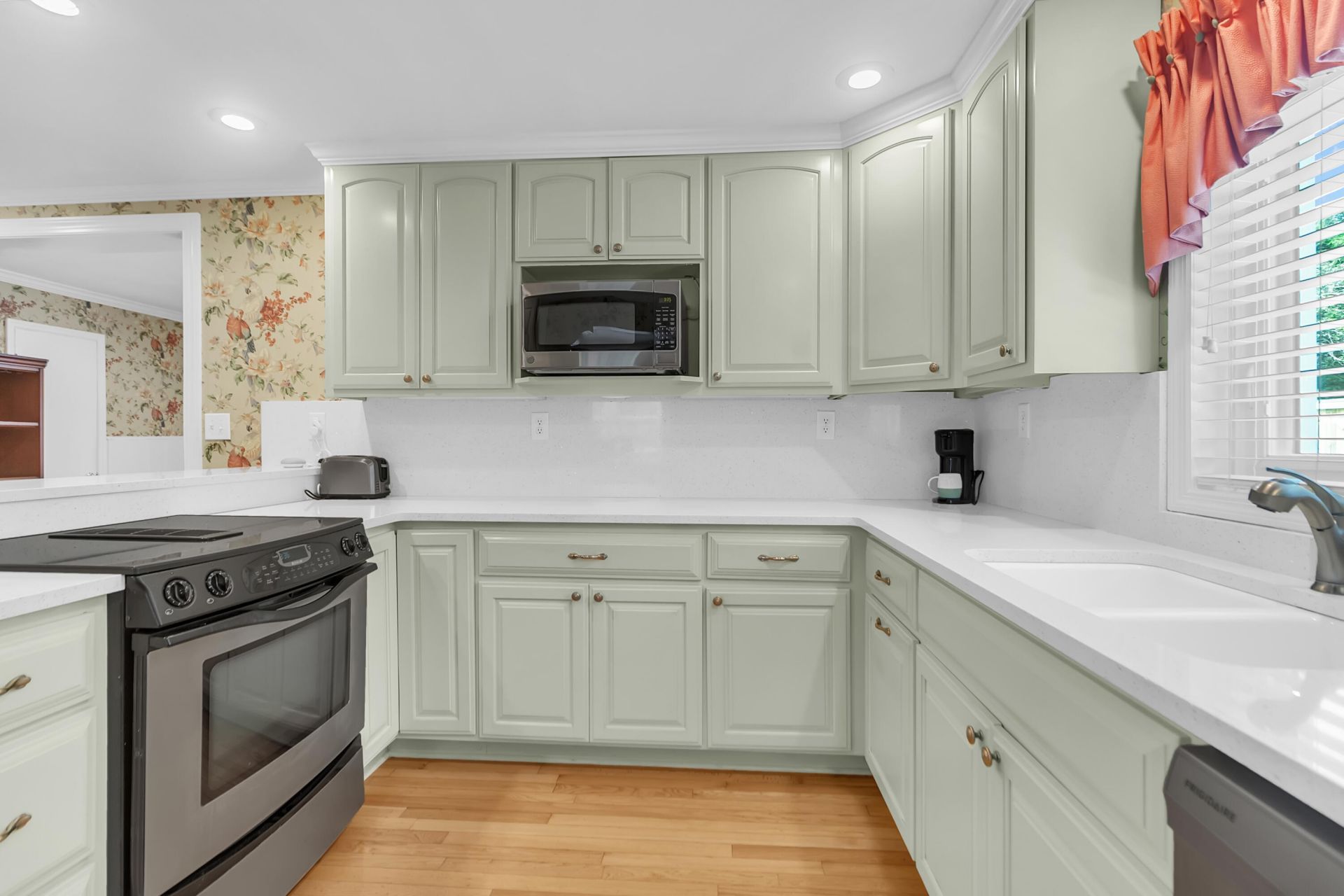 2078 Saint James Drive Photo 12