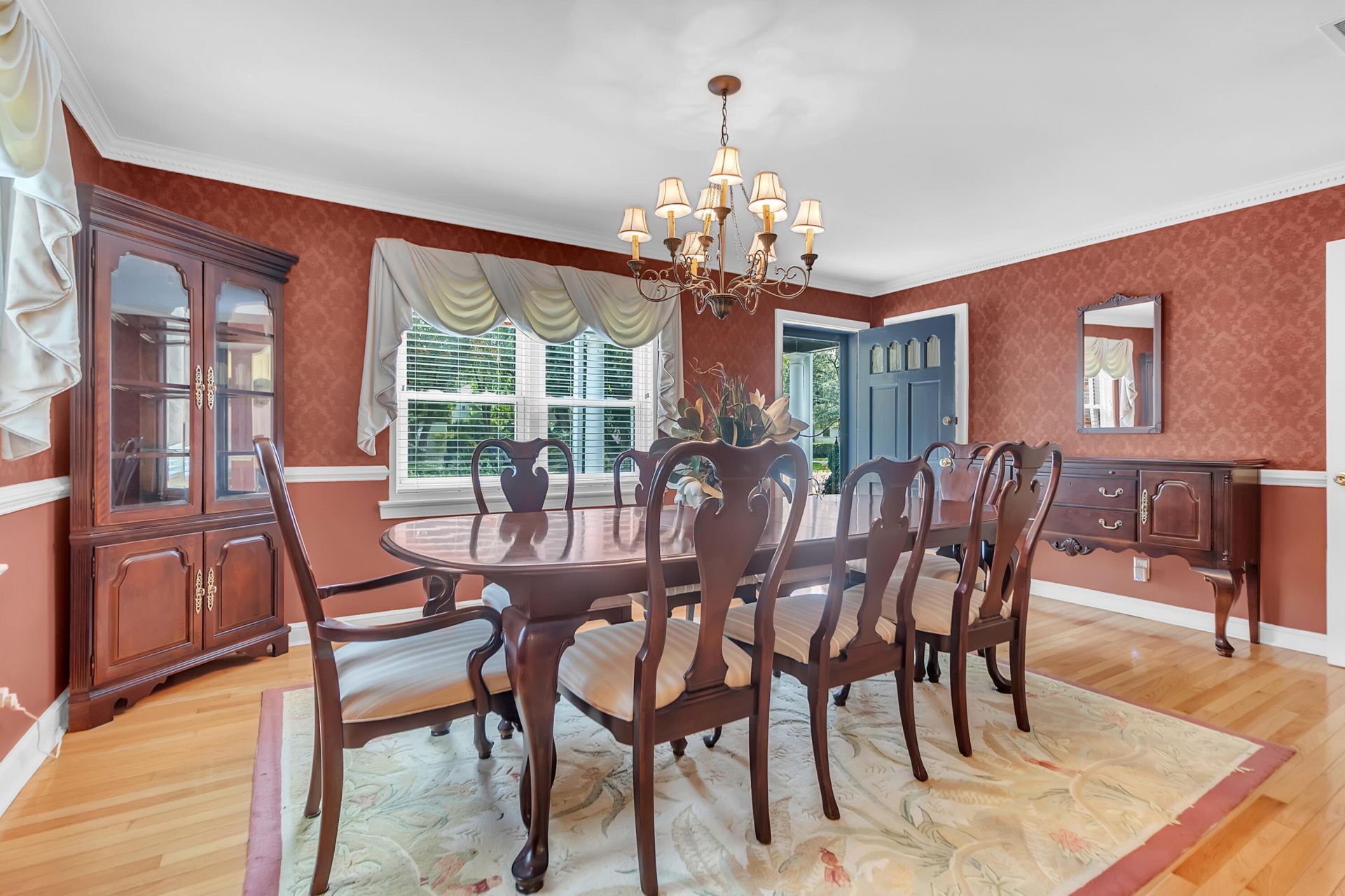 2078 Saint James Drive Photo 13