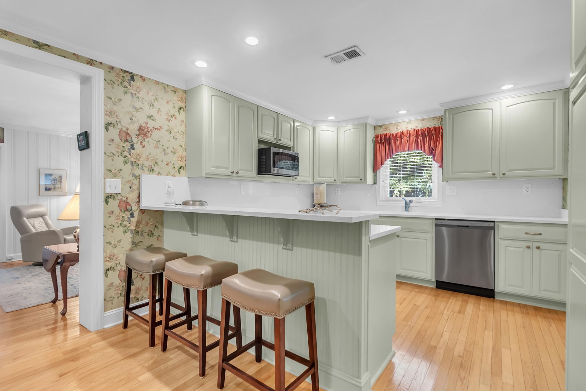 2078 Saint James Drive Photo 16