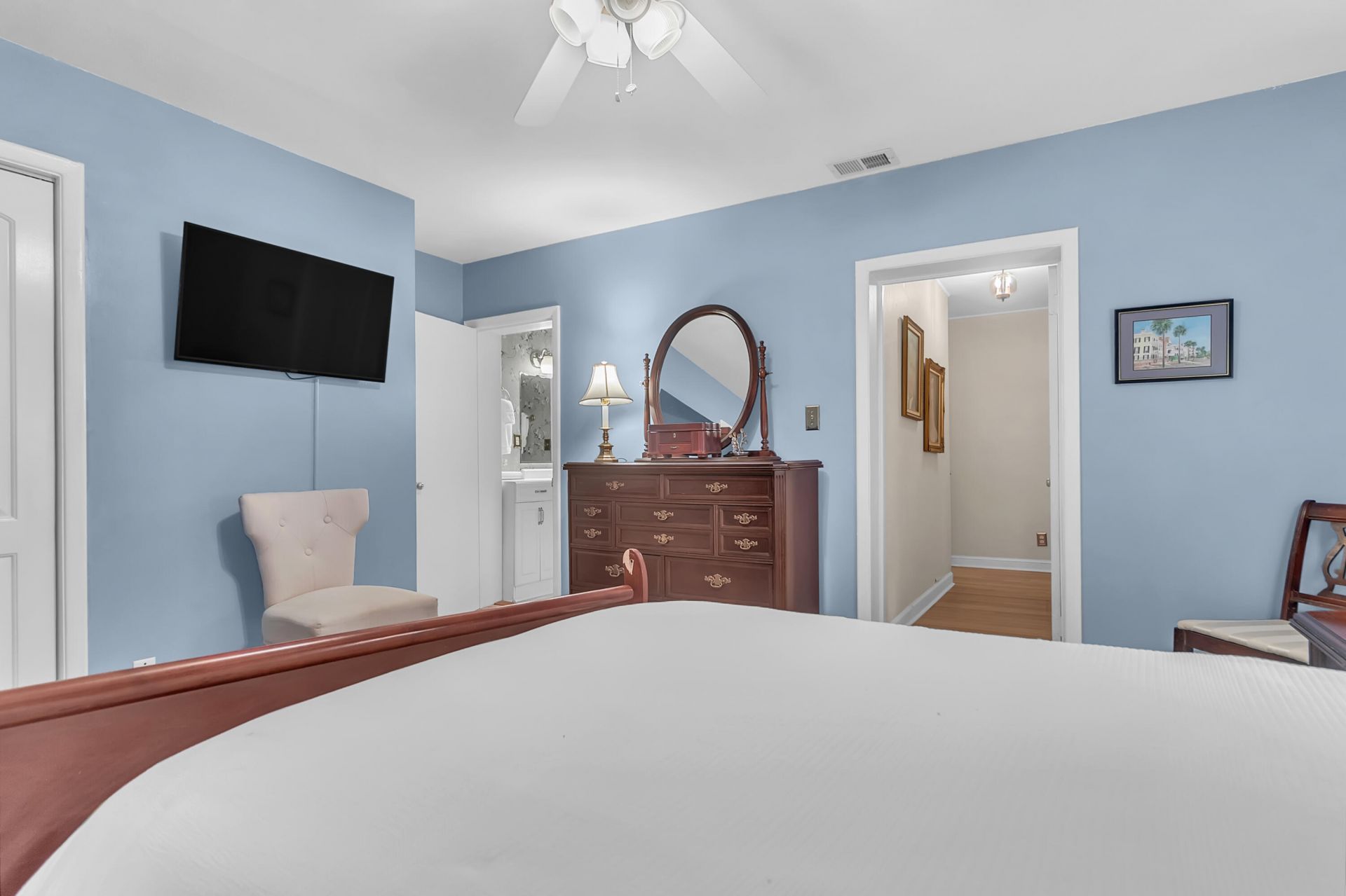 2078 Saint James Drive Photo 17