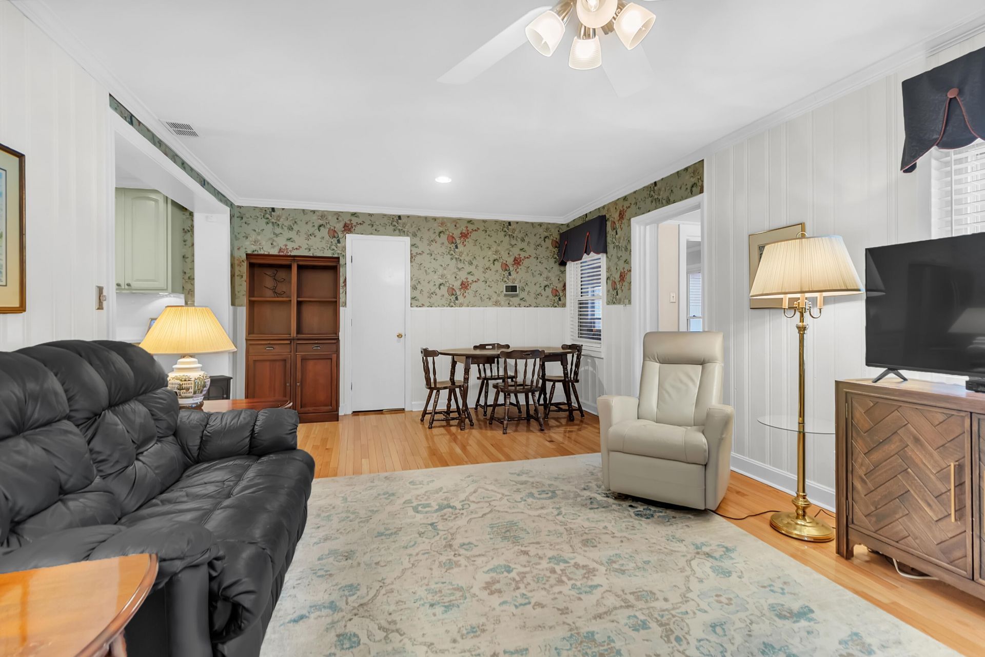 2078 Saint James Drive Photo 25