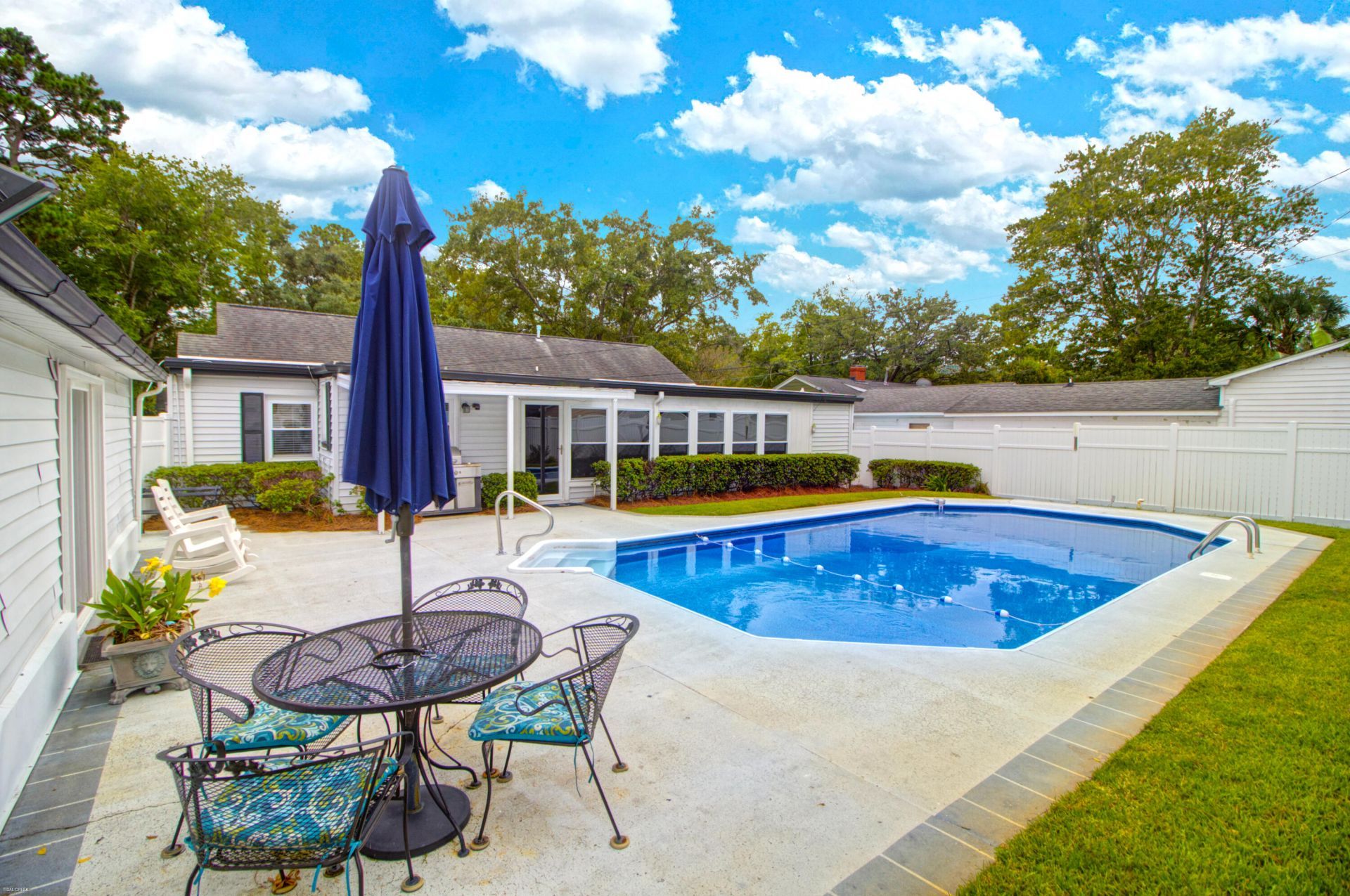 2078 Saint James Drive Photo 29