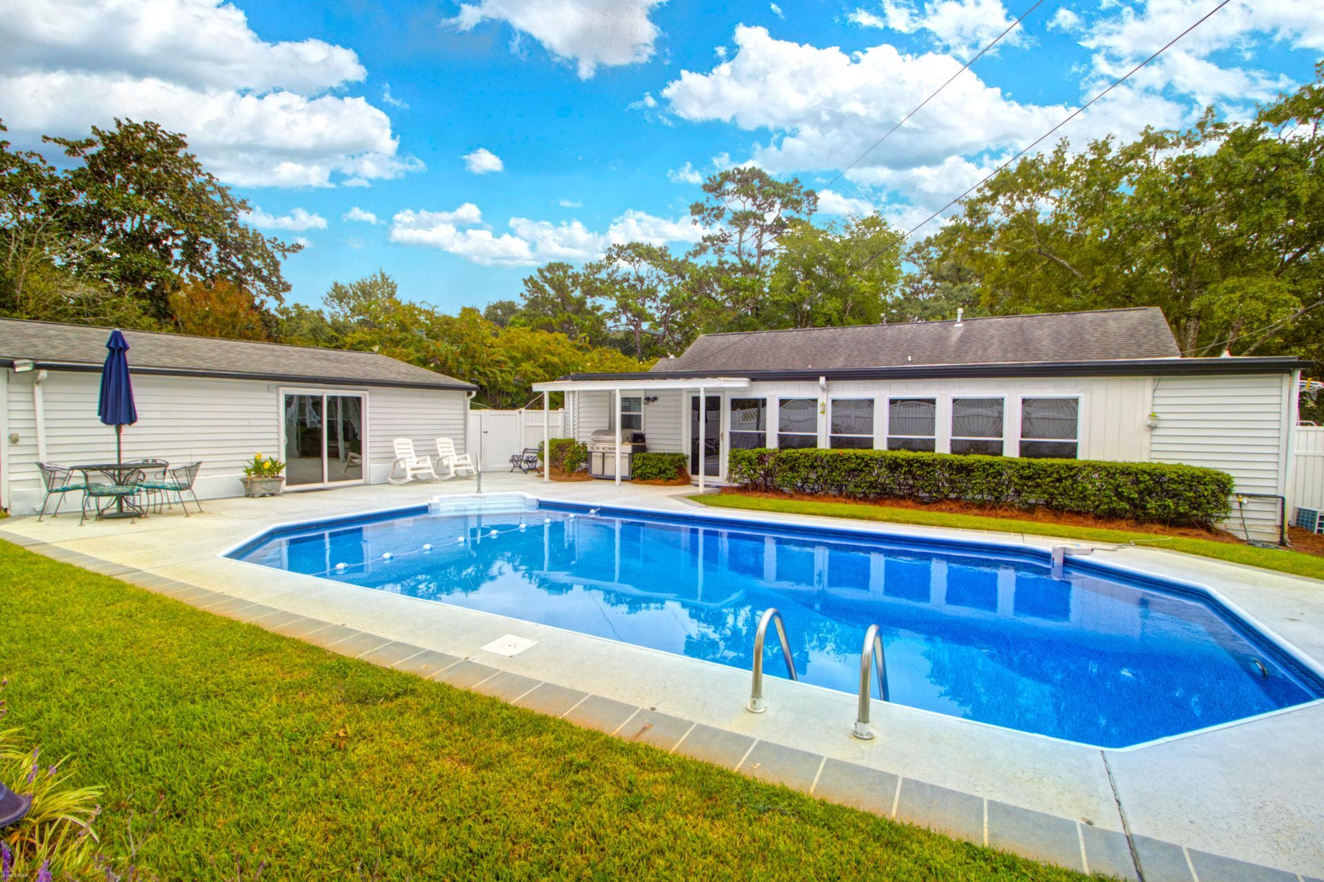 2078 Saint James Drive Photo 30