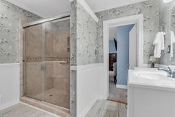 2078 Saint James Drive photo 4