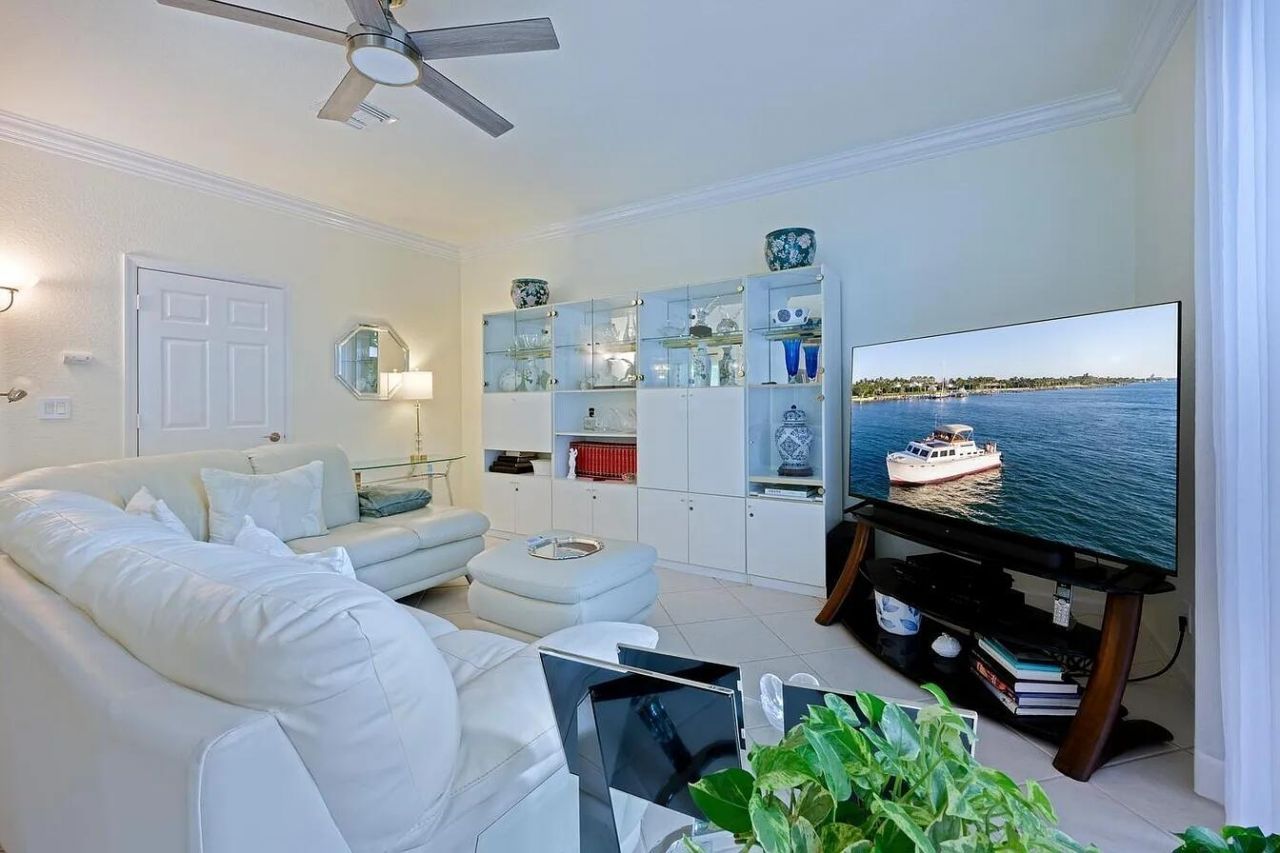 4156 Meade Way, West Palm Beach, FL 33409 Photo