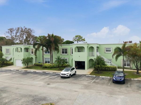 2074 SE Wild Meadow Circle, Port St. Lucie, FL 34952