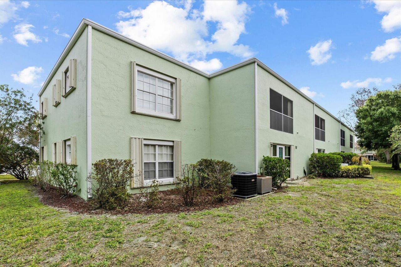 2074 SE Wild Meadow Circle, Port Saint Lucie, FL 34952 Photo