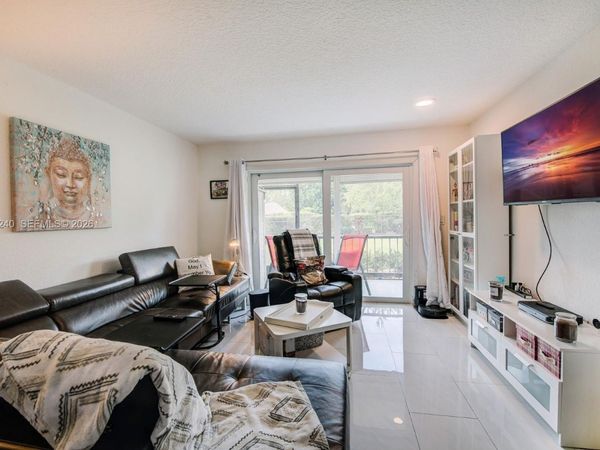 6200 NW 44th St, Unit 109, Lauderhill, FL 33319