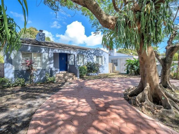 2537 SW 15th St , Miami, FL 33145