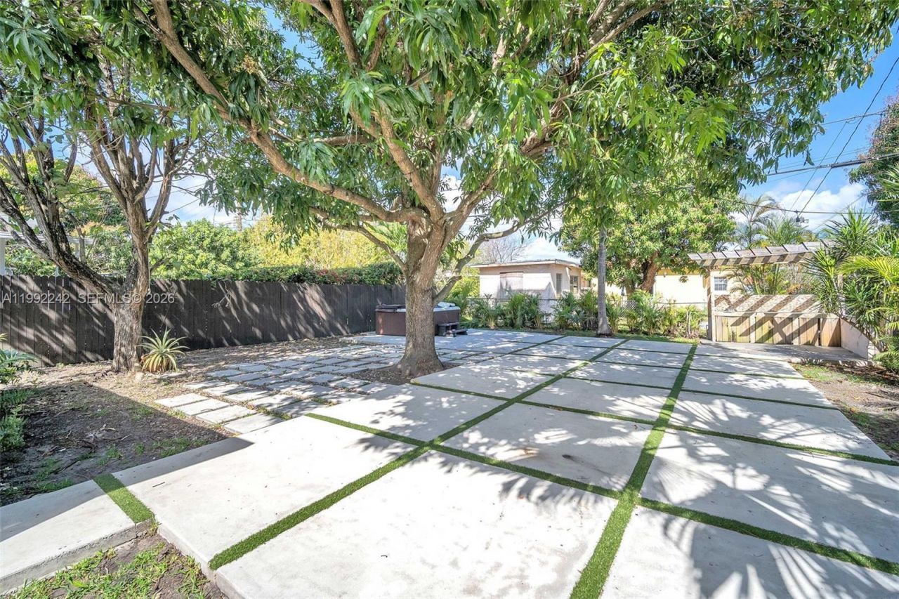 2537 SW 15th St, Miami, FL 33145 Photo