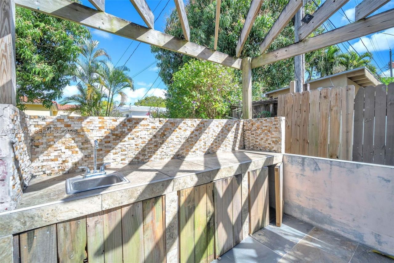 2537 SW 15th St, Miami, FL 33145 Photo