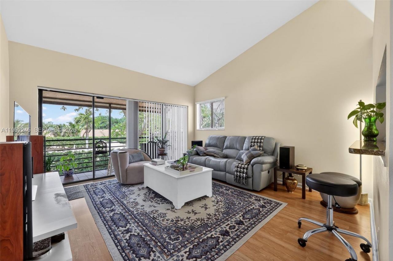 4 Via De Casas Sur, Unit 202, Boynton Beach, FL 33426 Photo