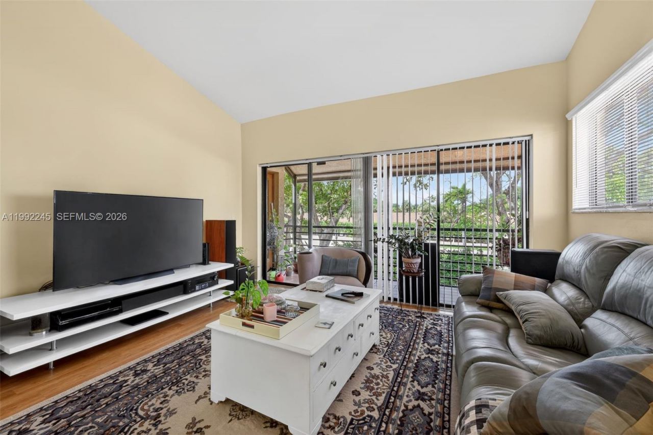 4 Via De Casas Sur, Unit 202, Boynton Beach, FL 33426 Photo