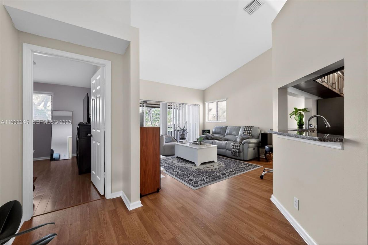 4 Via De Casas Sur, Unit 202, Boynton Beach, FL 33426 Photo