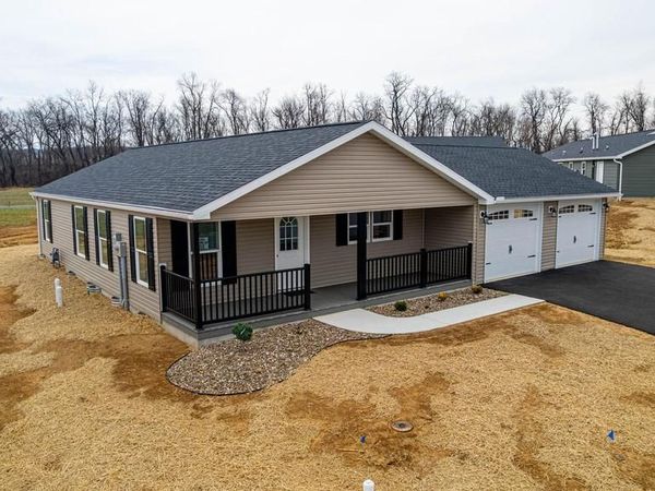 26 BURKE DRIVE, SHIPPENSBURG, PA 17257