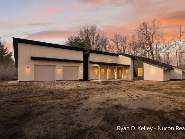 8411 Peninsula Drive W, Stanwood, MI 49346