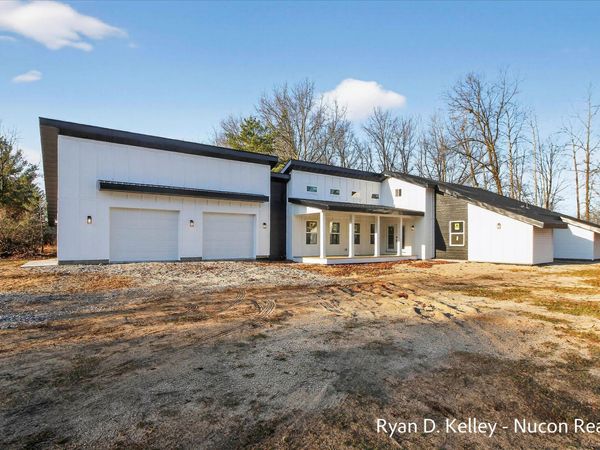 8411 Peninsula Drive W, Stanwood, MI 49346