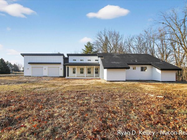 8411 Peninsula Drive W, Stanwood, MI 49346