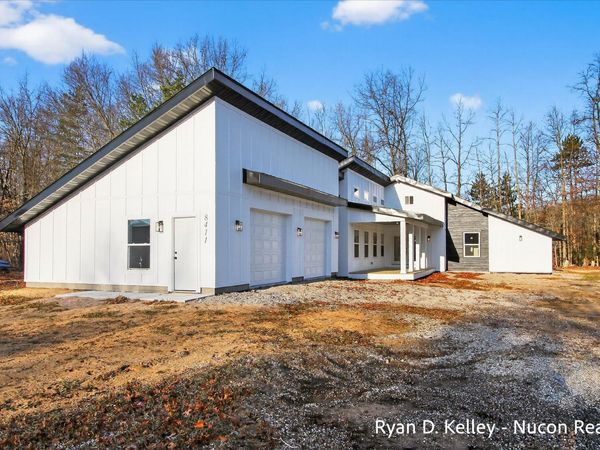 8411 Peninsula Drive W, Stanwood, MI 49346