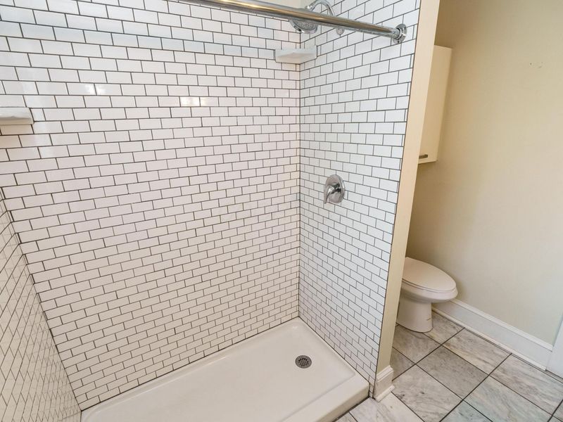 66 E Hubbard Avenue, Columbus, OH 43215 Photo 17