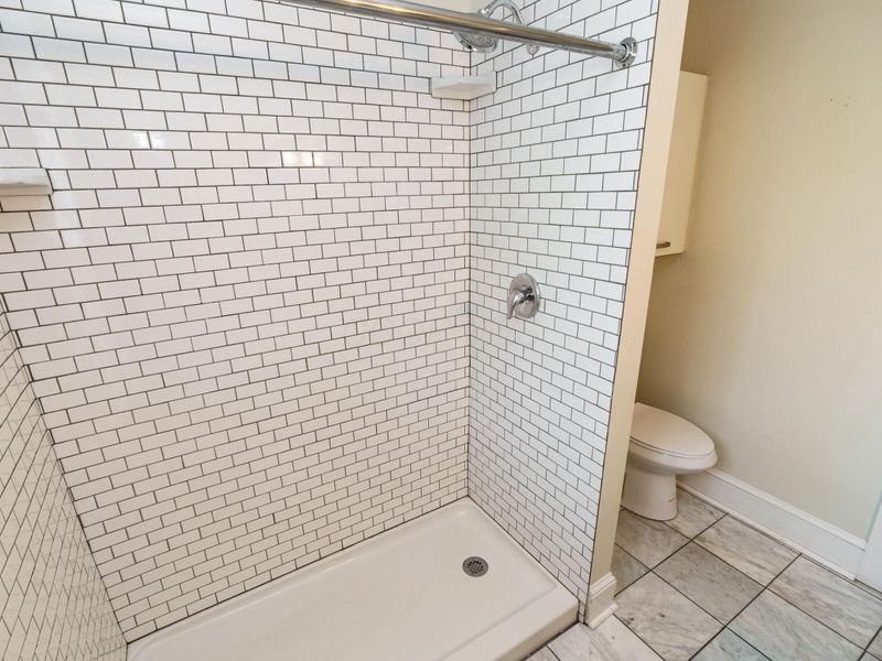 66 E Hubbard Avenue , Columbus, OH 43215 Photo 22