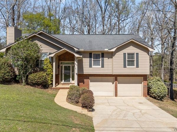 4902 Lakehurst Drive , Northport, AL 35473