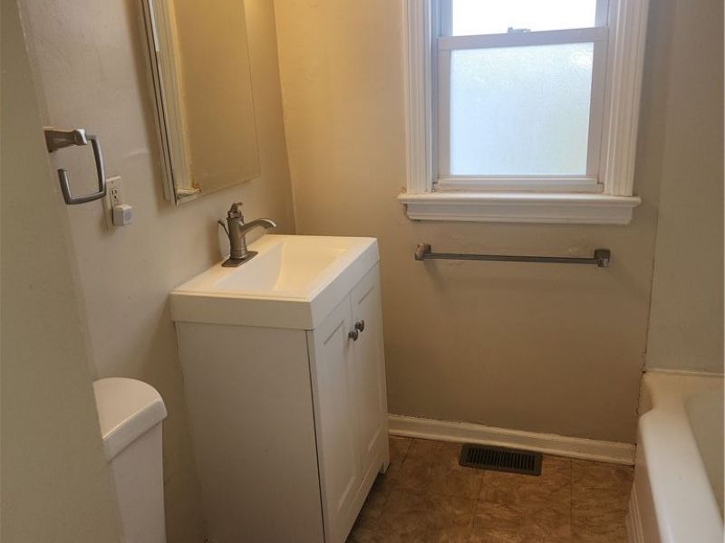 1517 Larchmont Road , Cleveland, OH 44110 Photo 10