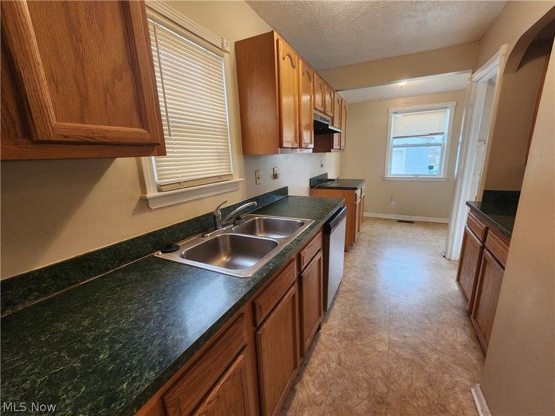 1517 Larchmont Road , Cleveland, OH 44110 Photo 6