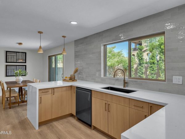 1010 E LOIS Lane, Phoenix, AZ 85020