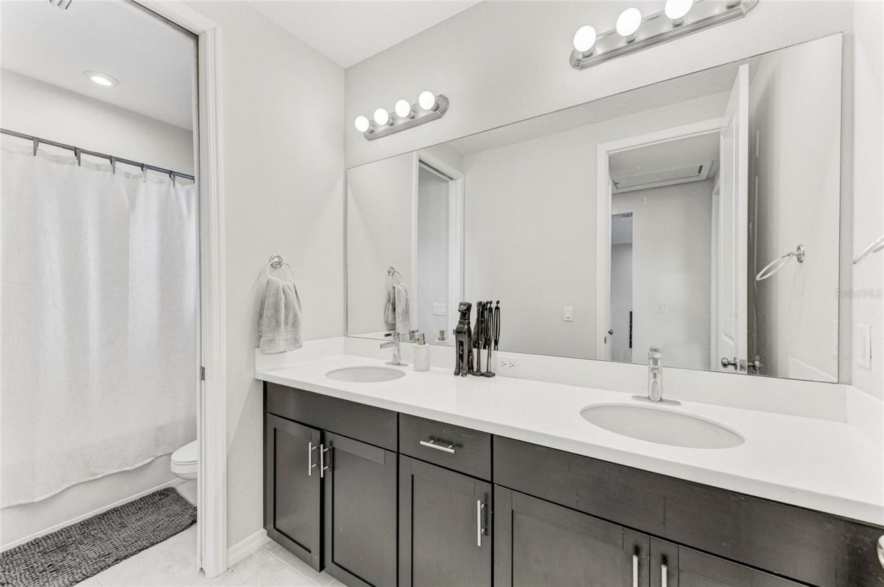 16528 Paynes Mill Drive , Bradenton, FL 34211 Photo