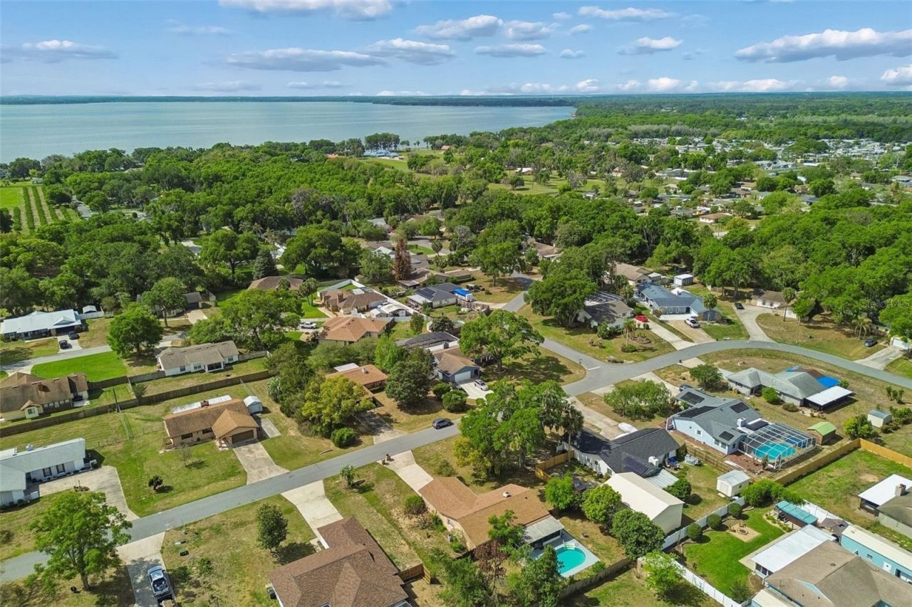 13635 Berkshire Court, Grand Island, FL 32735 Photo