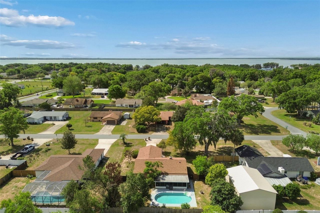 13635 Berkshire Court, Grand Island, FL 32735 Photo