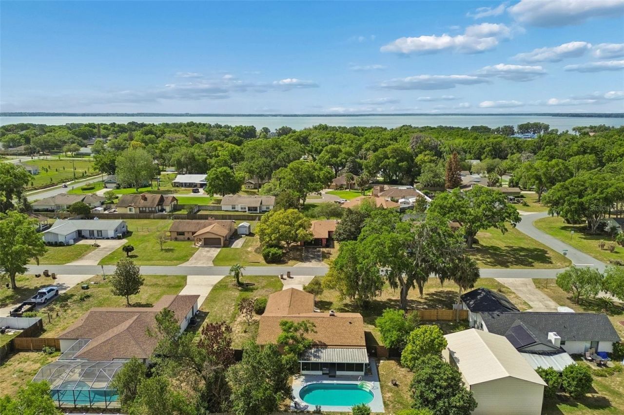 13635 Berkshire Court, Grand Island, FL 32735 Photo