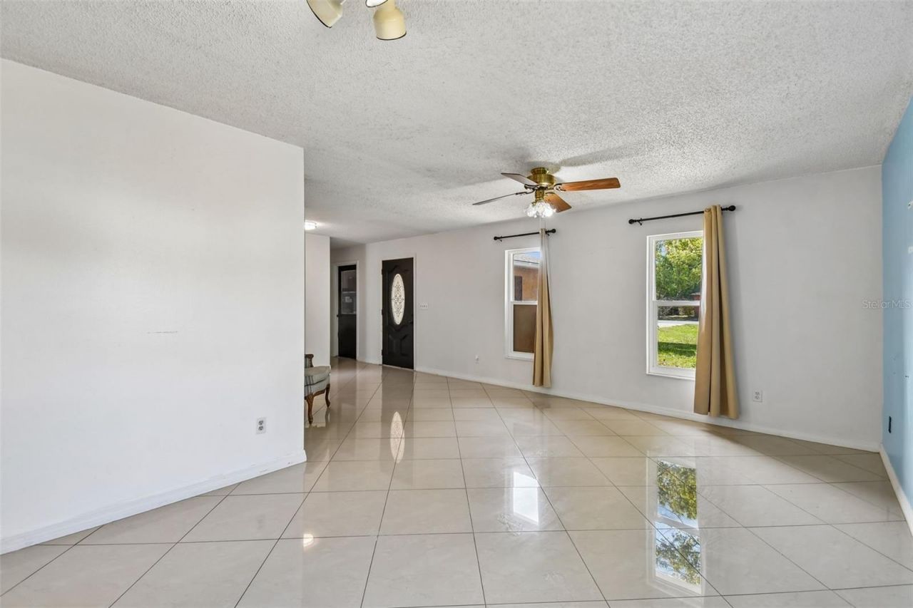 13635 Berkshire Court, Grand Island, FL 32735 Photo