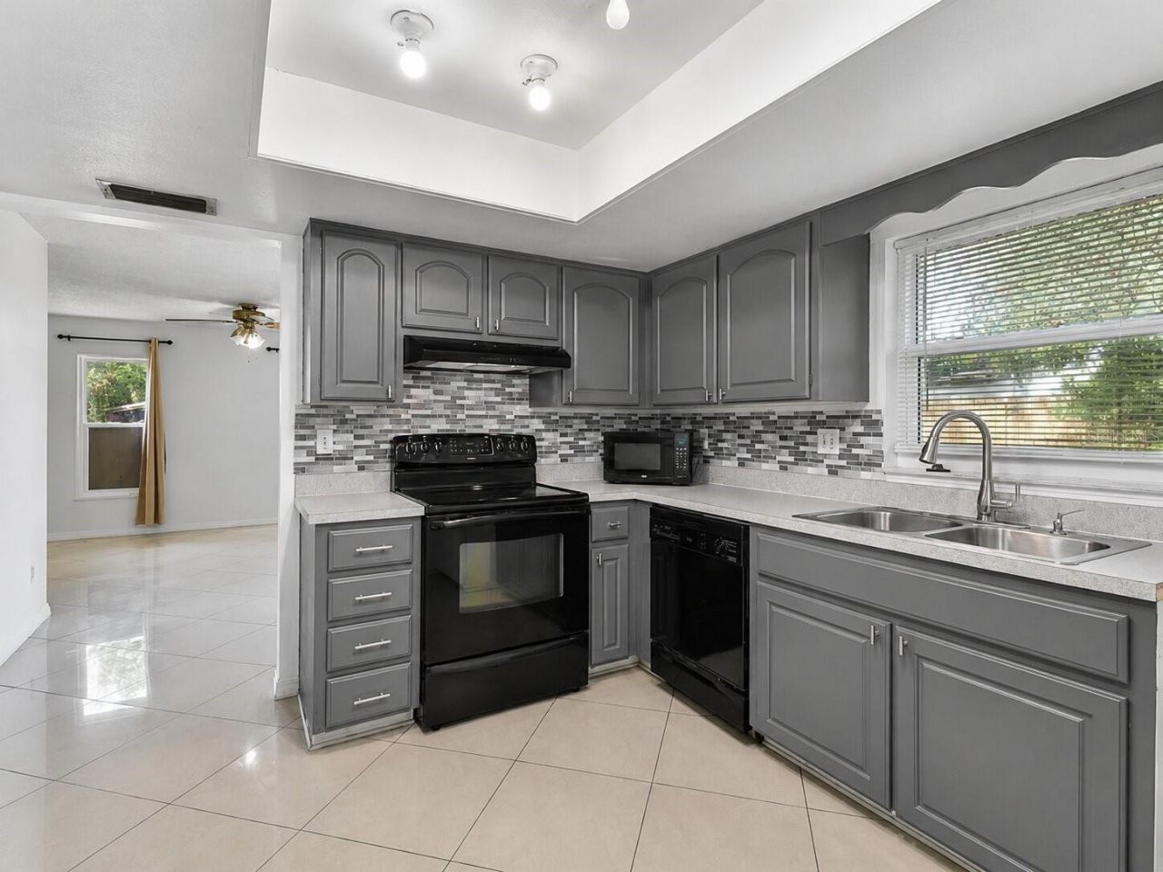 13635 Berkshire Court, Grand Island, FL 32735 Photo