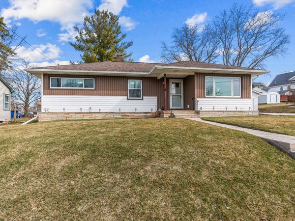 128 Roosevelt St, Valders, WI 54245